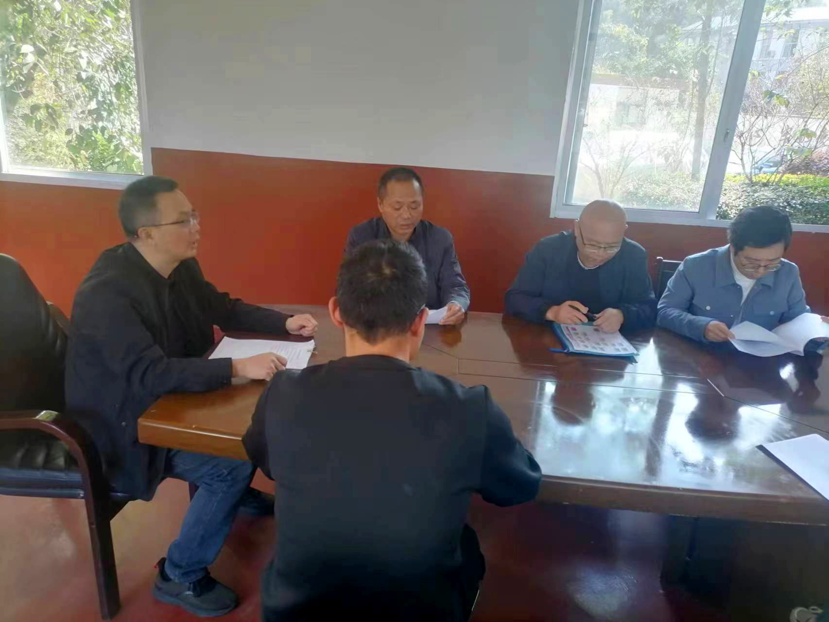 【主題教育·我在崗位做貢獻】 推進村企合作造林，助力鄉村振興